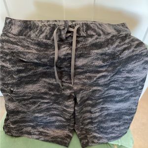 Under Armour swim/workout shorts in Grey!! Size 36.